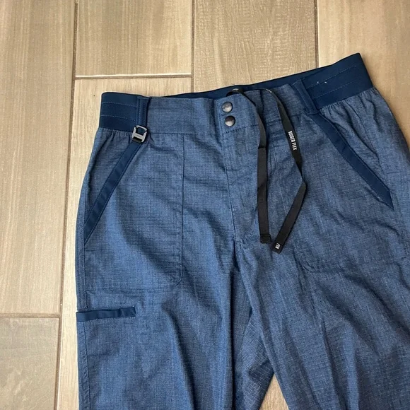 CARHARTT #C51118 Med
WOMEN'S RUGGED FLEX® RIPSTOP UTILITY CARGO SCRUB PANT EC - Picture 3 of 13